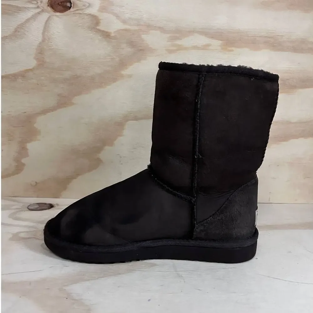 UGG Australia - Classic Short II - Boots - Black - Women's - 7 - S/N 5825